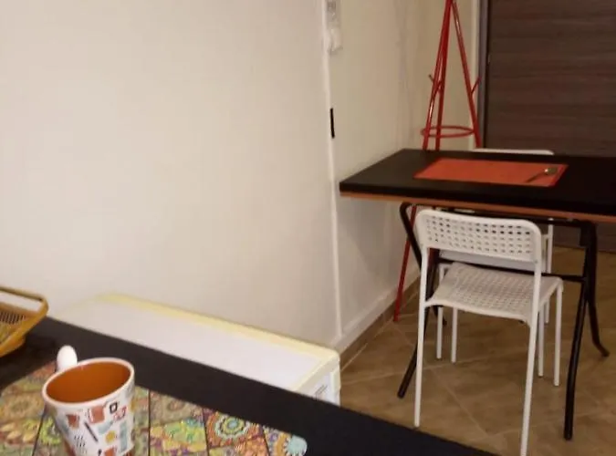 Kingsize Bed 2x2,20 Comfort Super Wifi 70 Mbps Studio! 公寓 *